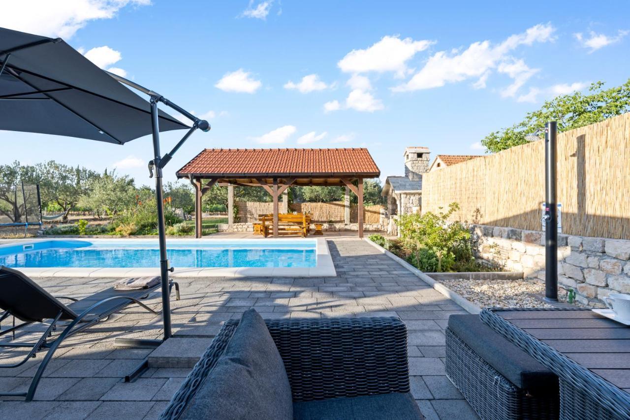 Olive Tree House With Jacuzzi, Wifi And 40M2 Pool Villa Siritovci Luaran gambar