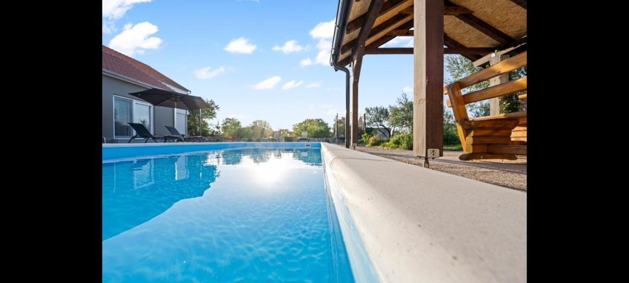 Olive Tree House With Jacuzzi, Wifi And 40M2 Pool Villa Siritovci Luaran gambar