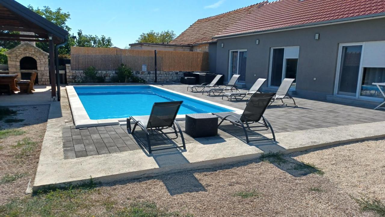 Olive Tree House With Jacuzzi, Wifi And 40M2 Pool Villa Siritovci Luaran gambar
