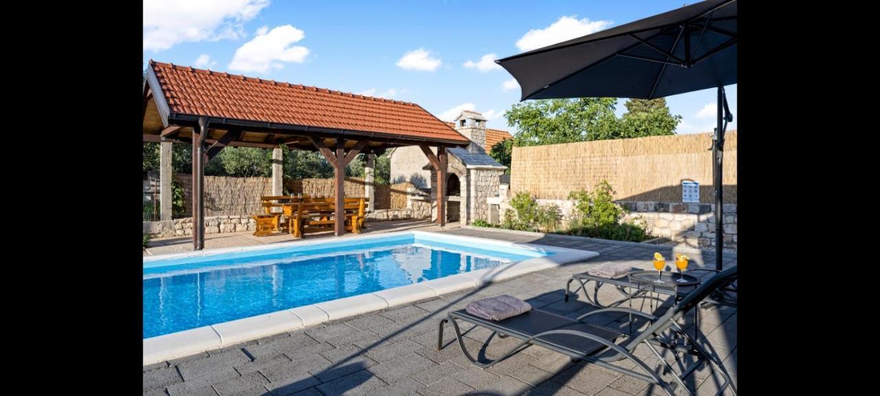 Olive Tree House With Jacuzzi, Wifi And 40M2 Pool Villa Siritovci Luaran gambar