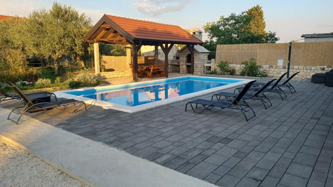 Olive Tree House With Jacuzzi, Wifi And 40M2 Pool Villa Siritovci Luaran gambar
