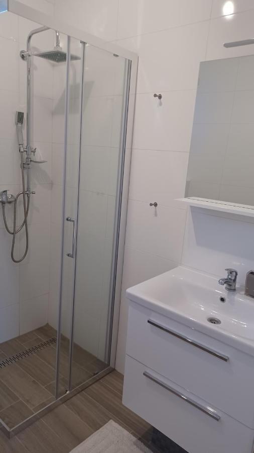 Olive Tree House With Jacuzzi, Wifi And 40M2 Pool Villa Siritovci Luaran gambar