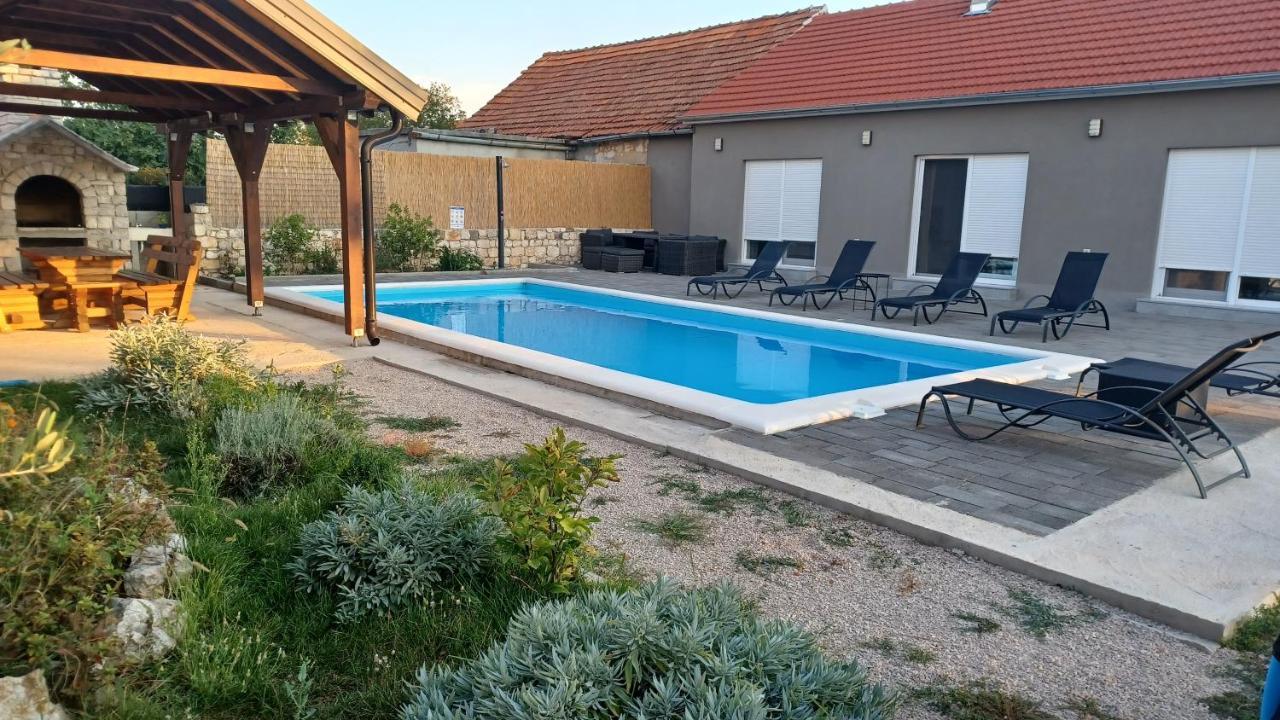 Olive Tree House With Jacuzzi, Wifi And 40M2 Pool Villa Siritovci Luaran gambar