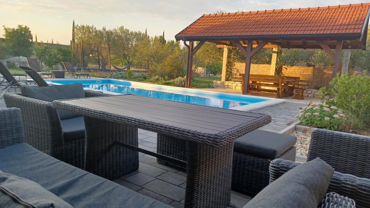 Olive Tree House With Jacuzzi, Wifi And 40M2 Pool Villa Siritovci Luaran gambar