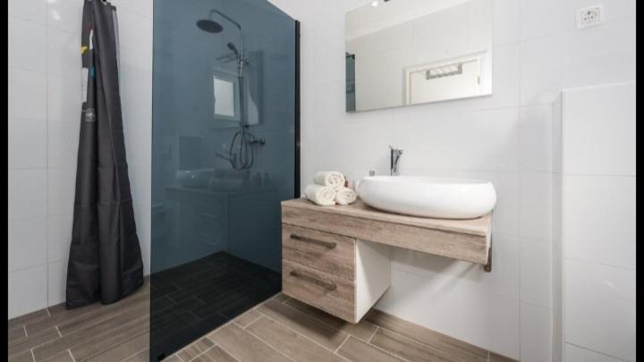 Olive Tree House With Jacuzzi, Wifi And 40M2 Pool Villa Siritovci Luaran gambar