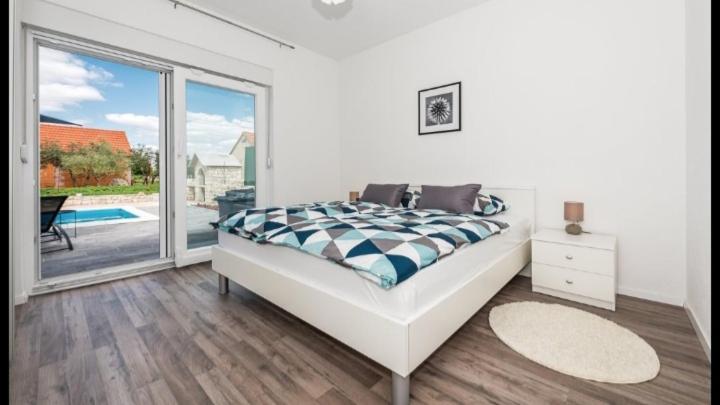 Olive Tree House With Jacuzzi, Wifi And 40M2 Pool Villa Siritovci Luaran gambar