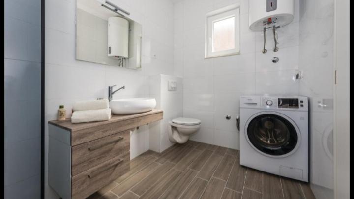 Olive Tree House With Jacuzzi, Wifi And 40M2 Pool Villa Siritovci Luaran gambar