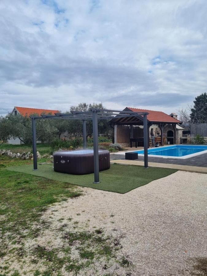 Olive Tree House With Jacuzzi, Wifi And 40M2 Pool Villa Siritovci Luaran gambar
