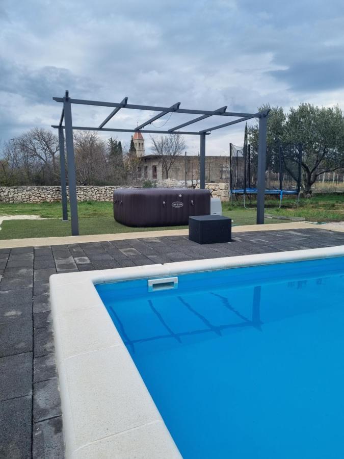 Olive Tree House With Jacuzzi, Wifi And 40M2 Pool Villa Siritovci Luaran gambar