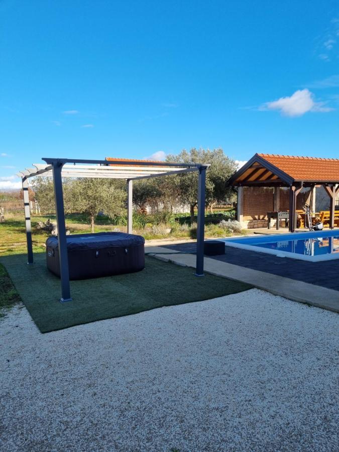 Olive Tree House With Jacuzzi, Wifi And 40M2 Pool Villa Siritovci Luaran gambar